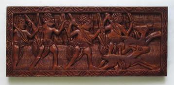 Vintage Afrikaanse wanddecoratie houtsnijwerk in zwaarpaneel beschikbaar voor biedingen