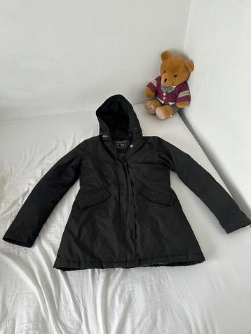 Mooie Woolrich parka jas beschikbaar voor biedingen