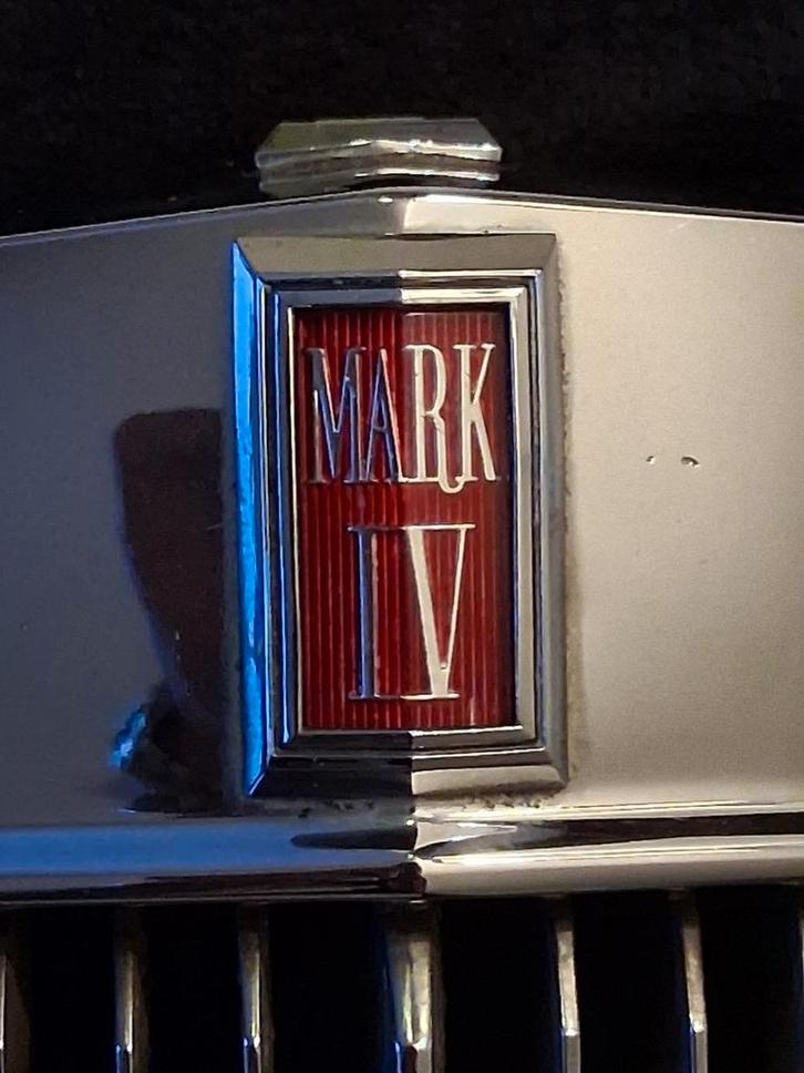 Lincoln Mark 4 1975  Grill in nette staat met embeem mark 4, Auto-onderdelen, Carrosserie en Plaatwerk, Lincoln, Voor, Gebruikt
