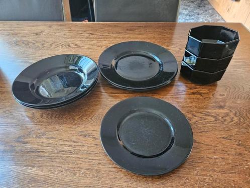 Zwart Gebruikt Vierdelig Servies, Huis en Inrichting, Keuken | Servies, Gebruikt, Overige typen, Effen, Aardewerk, Ophalen of Verzenden