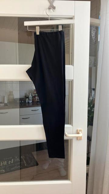 Zwarte stretch legging mt L 42/44 beschikbaar voor biedingen
