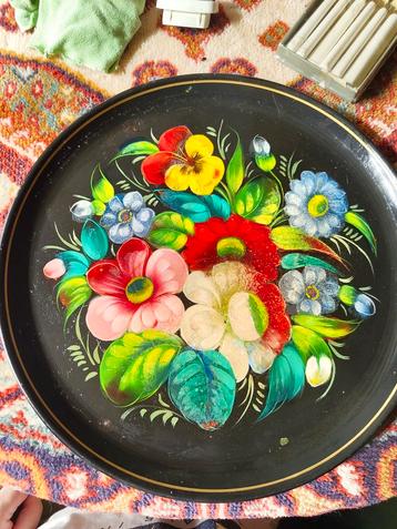 Vintage Russisch Metalen Dienblad met Bloemmotief beschikbaar voor biedingen