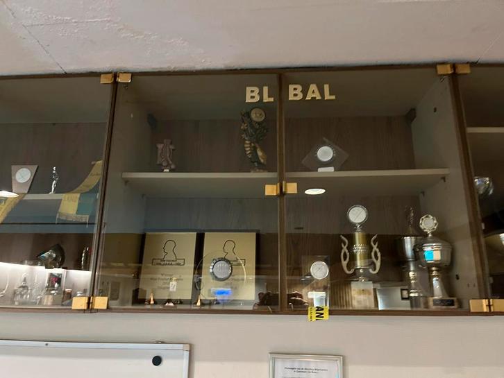 Prijzenkast voor liefhebbers., Verzamelen, Sportartikelen en Voetbal, Gebruikt, Ophalen