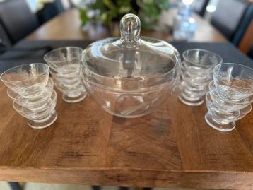 Antieke bowl set – compleet met 12 glaasjes (60+ jaar oud) beschikbaar voor biedingen
