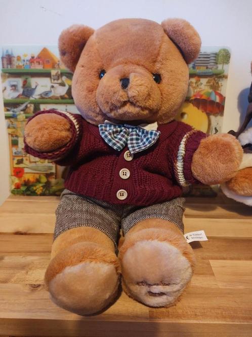 Bijenkorf Bob de Beer in nieuwstaat, Verzamelen, Beren en Cherished Teddies, Zo goed als nieuw, Stoffen beer, Overige merken, Ophalen of Verzenden