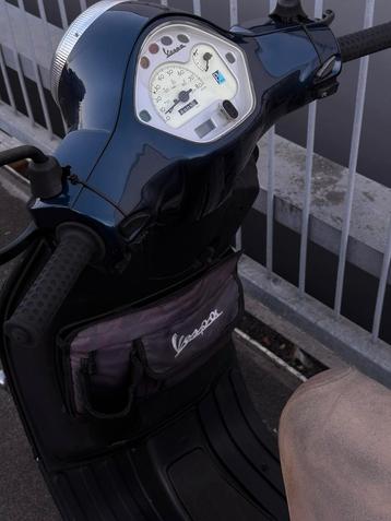 Vespa lx 4t2v 50 beschikbaar voor biedingen