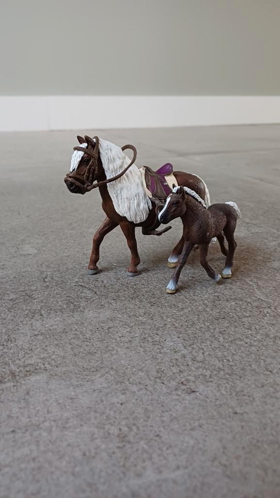 Schleich paardje met veulen, Sieraden, Tassen en Uiterlijk, Piercings, Zo goed als nieuw, Staal, Ophalen of Verzenden
