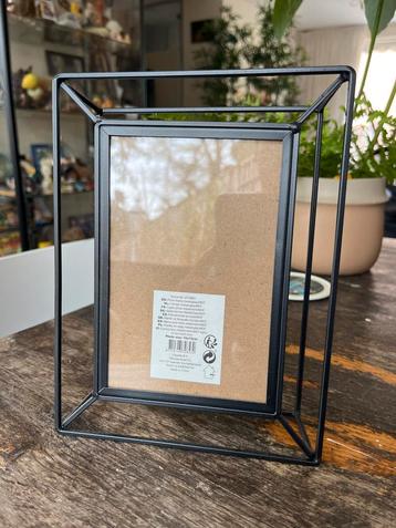 Moderne fotolijst metaal beschikbaar voor biedingen