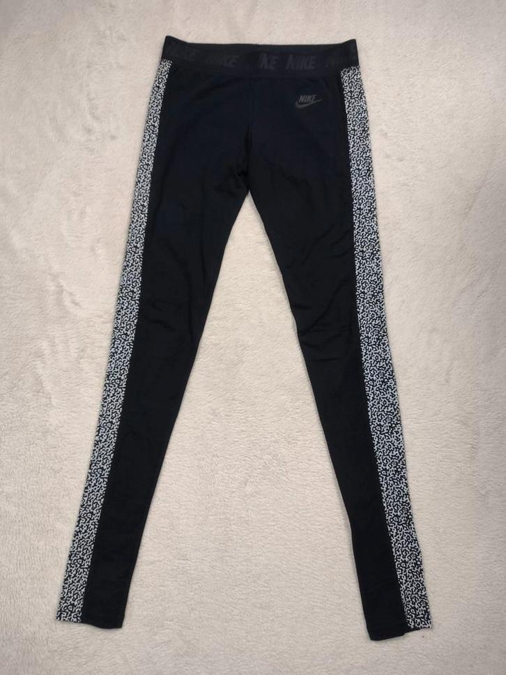 Nike Legging Zwart Maat S 36 yoga, Kleding | Dames, Sportkleding, Zo goed als nieuw, Yoga, Maat 36 (S), Zwart, Ophalen of Verzenden