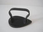 Oud antiek ijzeren klein kinder strijkijzer 10 cm., Antiek en Kunst, Ophalen of Verzenden