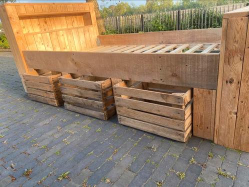 Houten bed met aardappelkistjes eronder, Huis en Inrichting, Slaapkamer | Bedden, Zo goed als nieuw, Twijfelaar, 120 cm, 200 cm