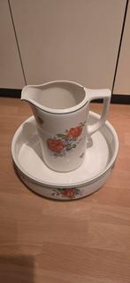 Waskom en schenkkan met bloemmotief - Maastrichts aardewerk, Antiek en Kunst, Ophalen