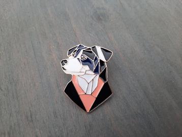 1 mooie pin van een hond te koop beschikbaar voor biedingen