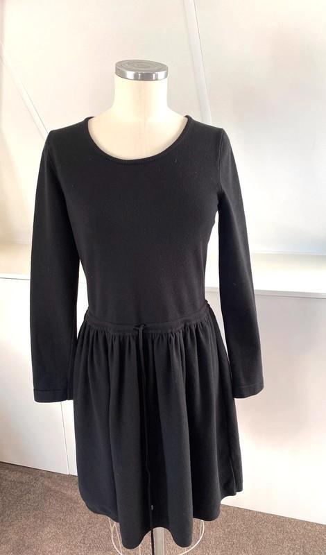 TWINSET Twin Set  beeldige zwarte jurk 36 CHCS zgan, Kleding | Dames, Jurken, Zo goed als nieuw, Maat 36 (S), Zwart, Onder de knie