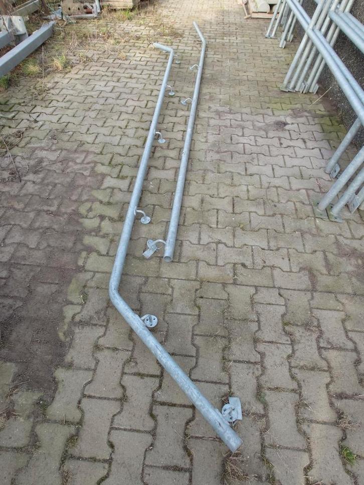 Stevige trapleuning gegalvaniseerd.  2 stuks, Doe-het-zelf en Verbouw, Steigers, Overige typen, Minder dan 2 meter, Ophalen