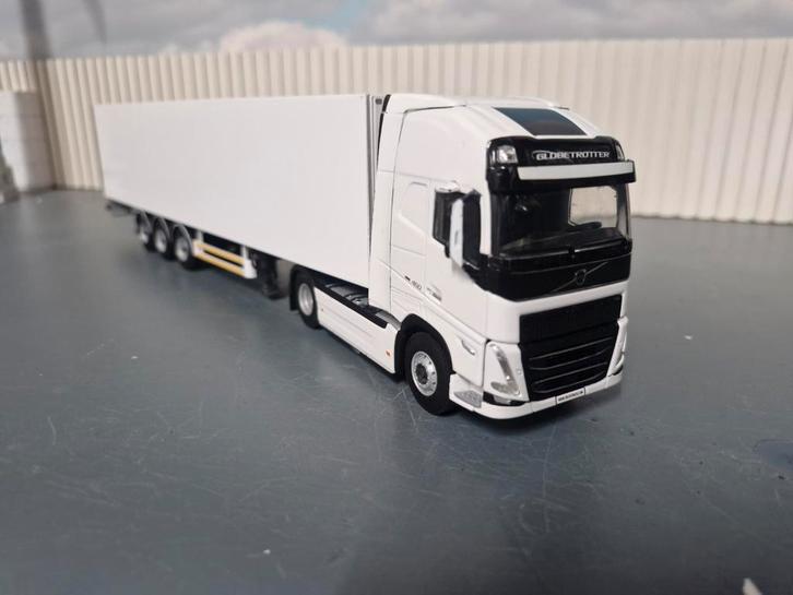 Volvo FH met kastentrailer wsi, Hobby en Vrije tijd, Modelauto's | 1:50, Zo goed als nieuw, Bus of Vrachtwagen, Wsi, Ophalen of Verzenden