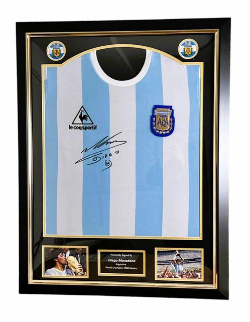 Diego Maradona Gesigneerd Ingelijst Voetbalshirt Argentina, Verzamelen, Sportartikelen en Voetbal, Nieuw, Shirt, Buitenlandse clubs