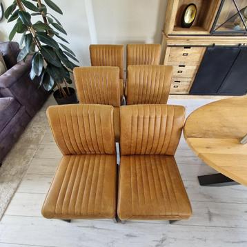 6 Eetkamerstoelen beschikbaar voor biedingen