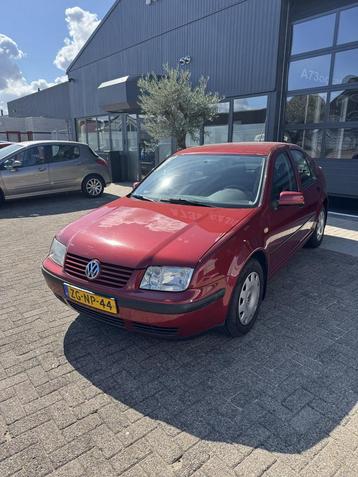 Volkswagen Bora 1.6 Trendline beschikbaar voor biedingen