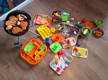 Weber bbq met heel veel keukenspulletjes beschikbaar voor biedingen
