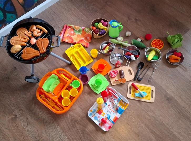 Weber bbq met heel veel keukenspulletjes, Kinderen en Baby's, Speelgoed | Speelkeukens, Gebruikt, Ophalen