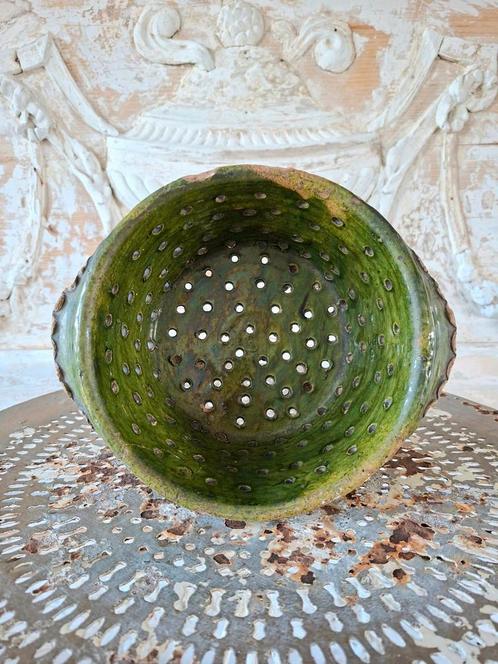 Bijzondere en unieke antiek Frans vergiet groen aardewerk., Antiek en Kunst, Antiek | Keramiek en Aardewerk, Ophalen