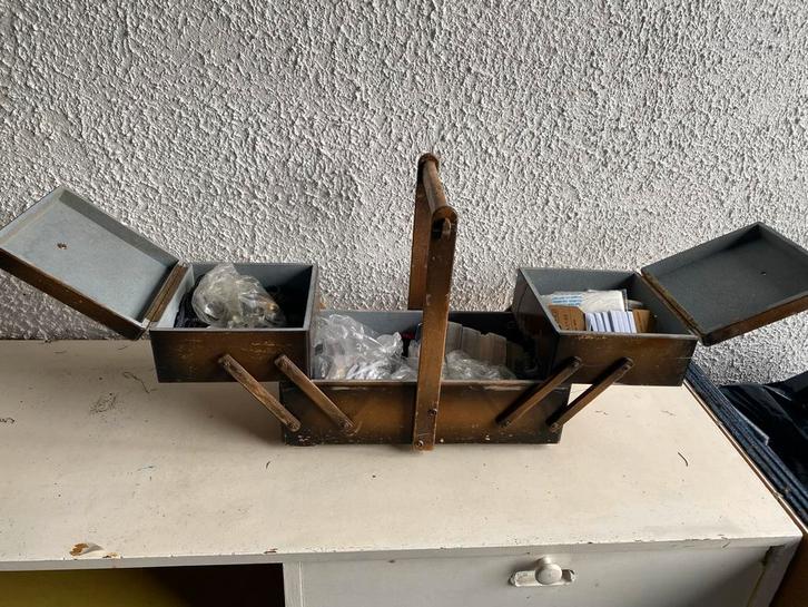 Naaikist met diverse fournituren, Hobby en Vrije tijd, Naaien en Fournituren, Gebruikt, Overige typen, Ophalen