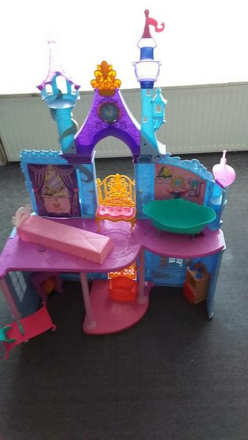 Disney Princess poppenhuis,  beschikbaar voor biedingen