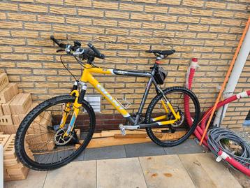 Giant ATX-serie model 870 beschikbaar voor biedingen