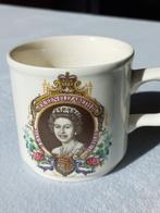 Mok 25-jarig jubileum koningin Elisabeth II 1952-1977, Ophalen of Verzenden, Zo goed als nieuw, Buitenland, Servies