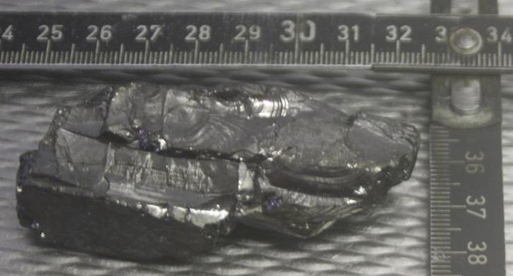Ruw stuk Fullerenenrijk, ELITE SHUNGIET van 42,5 Gram., Verzamelen, Mineralen en Fossielen, Overige typen, Verzenden