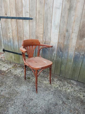 Vintage Café Stoelen met Armleuningen beschikbaar voor biedingen