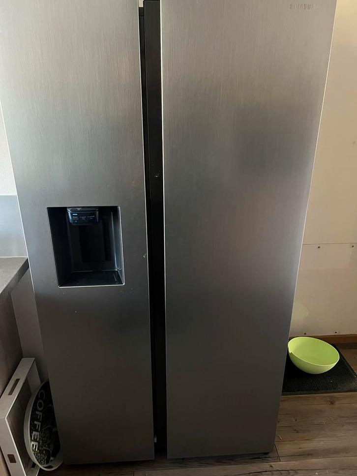 Ruime Samsung Koelkast met Waterdispenser, Witgoed en Apparatuur, Koelkasten en IJskasten, Gebruikt, Met aparte vriezer, 200 liter of meer