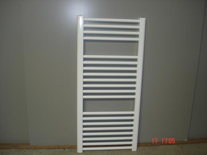 Badkamer radiator 40 cm breed x 97 cm hoog in het wit 452W, Huis en Inrichting, Badkamer | Badkamermeubels, Nieuw, Overige typen