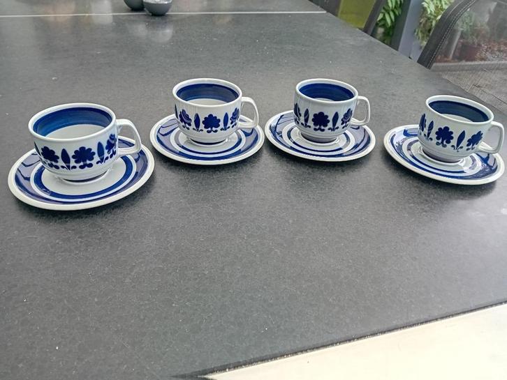 4 x kop en schotel / Boch Ballic / retro / vintage, Huis en Inrichting, Keuken | Servies, Gebruikt, Kop(pen) en/of Schotel(s)