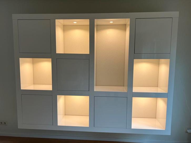 Hoogglans Witte Vakkenkast met Verlichting, Huis en Inrichting, Kasten | Buffetkasten, Gebruikt, 150 tot 200 cm, 200 cm of meer