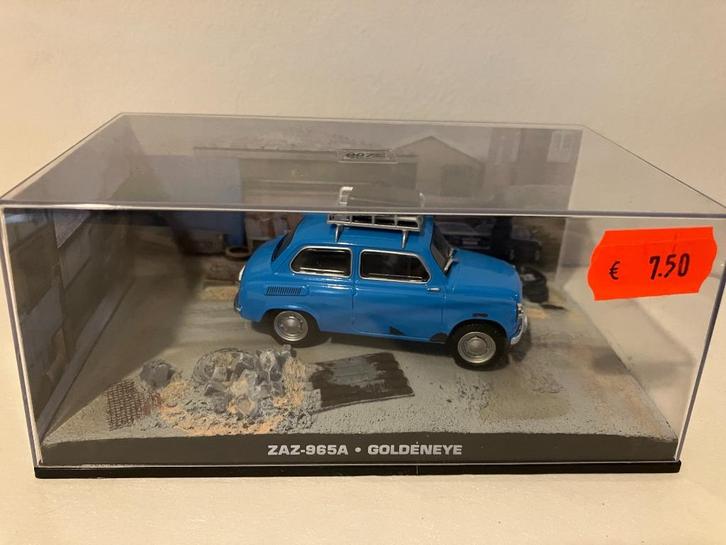 28267: ZAZ-965A - James Bond - Goldeneye - UH 1:43, Hobby en Vrije tijd, Modelauto's | 1:43, Zo goed als nieuw, Auto, Universal Hobbies