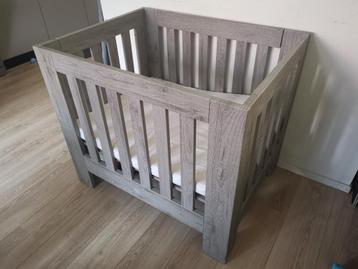 TWF babybox grijs eiken met matras  beschikbaar voor biedingen