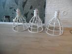3 grote witte hanglampen Riverdale, Huis en Inrichting, Lampen | Hanglampen, Gebruikt, Metaal, 50 tot 75 cm, Ophalen