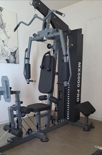 Krachtstation FysioTec 100kg steekgewichten met Legpress beschikbaar voor biedingen