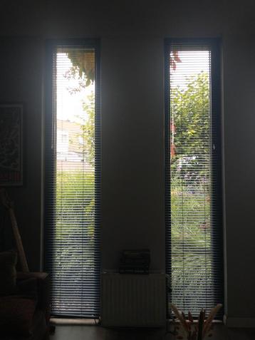 Gevraagd hardhouten raamkozijn 245x50 cm beschikbaar voor biedingen