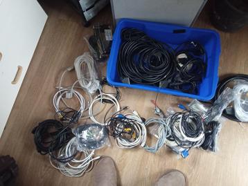 Over kompleet diverse netwerkkabels en snoeren beschikbaar voor biedingen