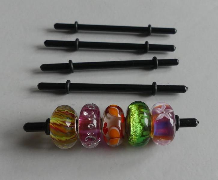 5 plastic STAAFJES/RINGETJES, Sieraden, Tassen en Uiterlijk, Bedels, Zo goed als nieuw, Overige merken, Overige materialen, 1 bedel