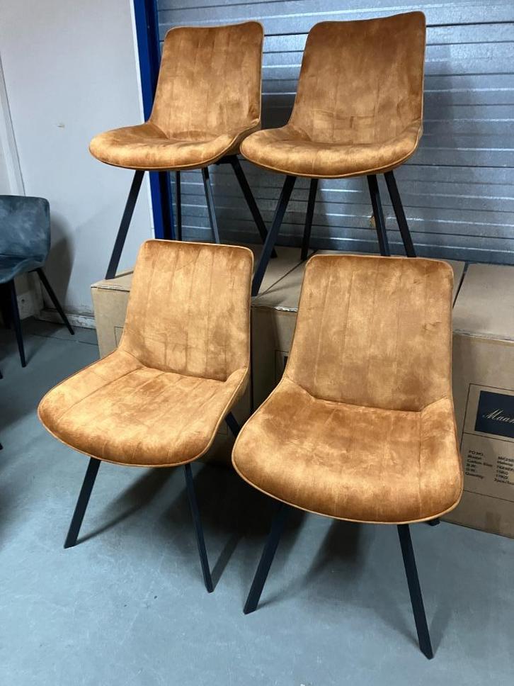 4 x nieuwe stoelen in velvet goud kleur, Huis en Inrichting, Stoelen, Nieuw, Vier, Metaal, Stof, Overige kleuren, Ophalen