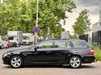 BMW 5-serie Touring 525d/YOUNGTIMER/AUTOMAAT/PANO/LEDER/TOPO, Gebruikt, 2993 cc, Leder en Stof, Zwart