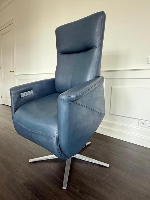 Sta-op stoel Prominent NIEUWSTAAT met ACCU  RVS draaivoet, Huis en Inrichting, Fauteuils, Zo goed als nieuw, Leer, 50 tot 75 cm