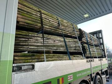 geteerde palen gebruikt beschikbaar voor biedingen
