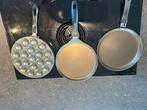 2 pannenkoeken pannen en 1 poffertjes pan, Ophalen of Verzenden, Zo goed als nieuw, Pannenset