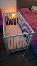 Ikea Ledikant Babybedje Wit Spijlen, Kinderen en Baby's, Babywiegjes en Ledikanten, Ophalen, Zo goed als nieuw, Ledikant