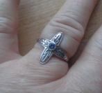 zilveren bloem ring met paarse steen [155], 18 tot 19, Dame, Zo goed als nieuw, Zilver